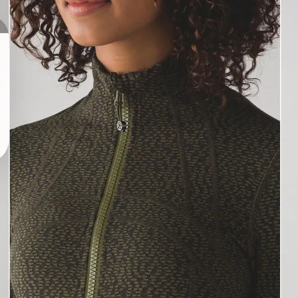 Lululemon Define Jacket in Brave Olive Size 4 - Image 4