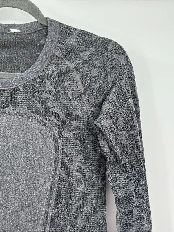 Lululemon Swiftly Tech‎ Long Sleeve Crew Heathered Black Size 6 Seamless Running - Image 5
