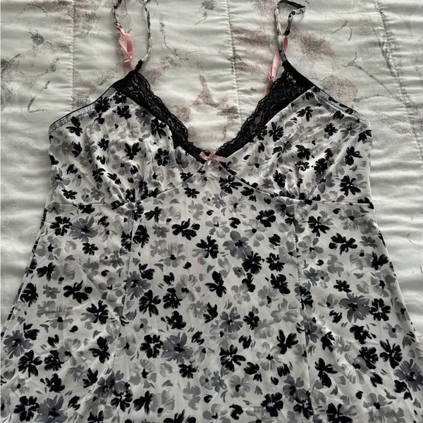 Black and white ditsy floral Y2K goth lace trim slip dress siz M spaghetti boho - Image 10
