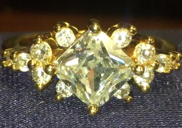 White Topaz ring in 14kt gold over sterling silver - Image 2