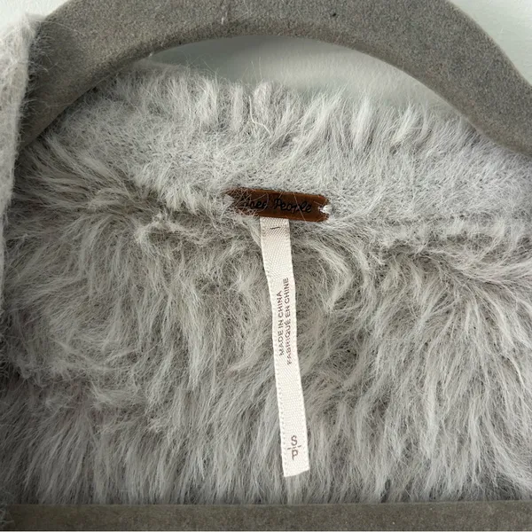 Free People Light Grey Super Soft Faux Fur Fuzzy Lounge Cardigan Sweater S - Image 5