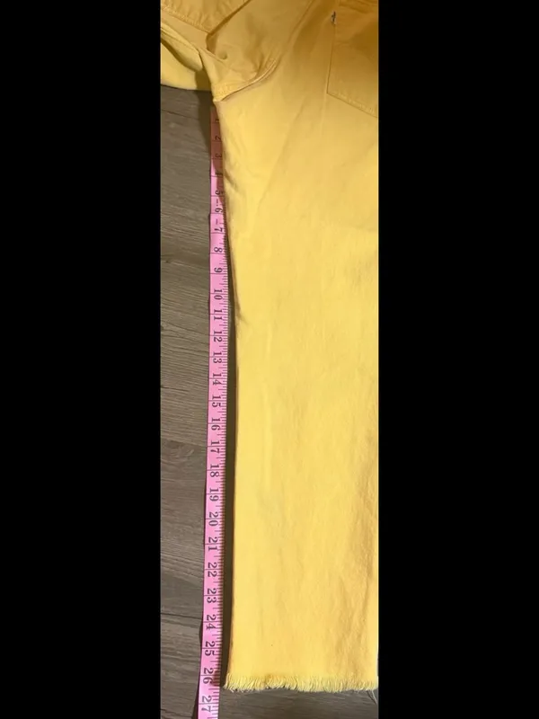 Levi's Yellow Raw Hem Straight Leg Jeans. Size 30" - Image 4