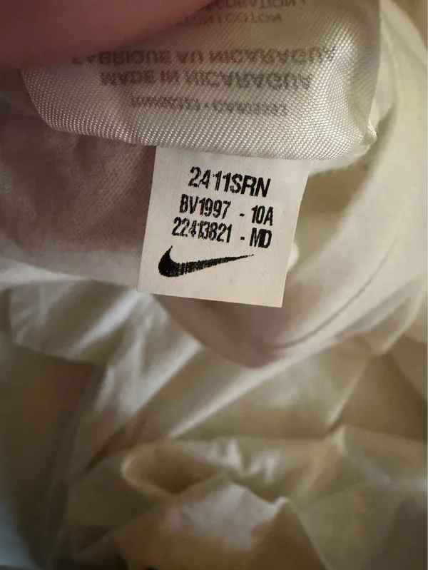 The Nike Tee Medium Women’s Vintage Logo - Image 6