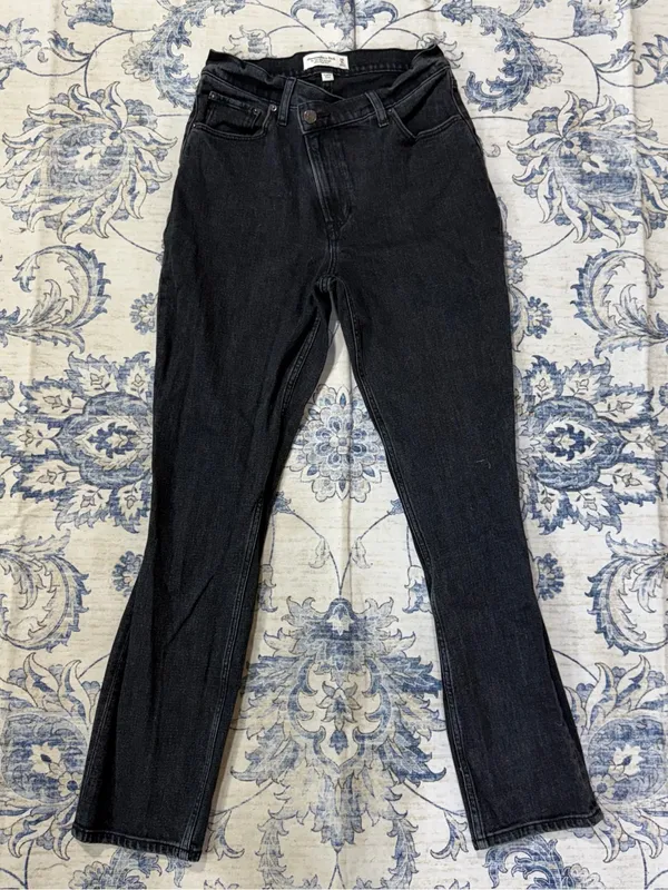 Abercrombie The 90’s Slim Straight UHR Jeans - Image 2