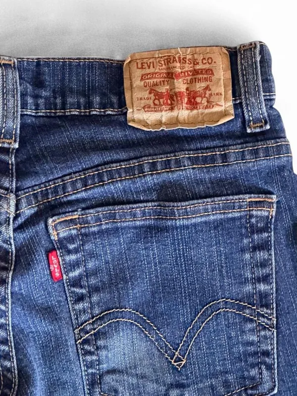 Levi's 550 Relaxed Bootcut - Dark Wash - Size 6 (28)  - Image 5