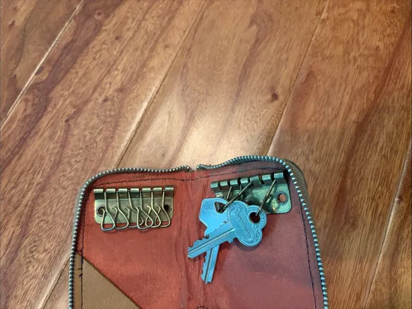 Vintage Non-Signe Genuine Cowhide 12-Key Zip Wallet Pouch - Image 2