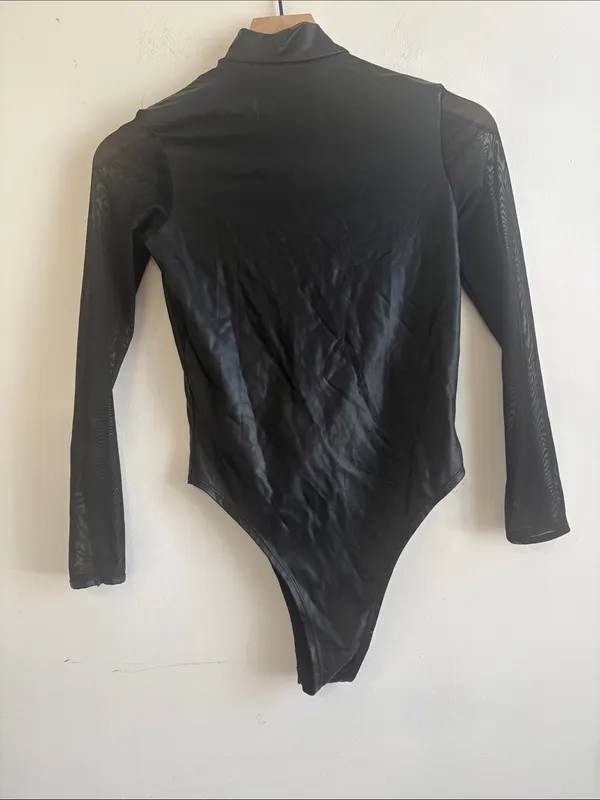 Black Zip - Image 4