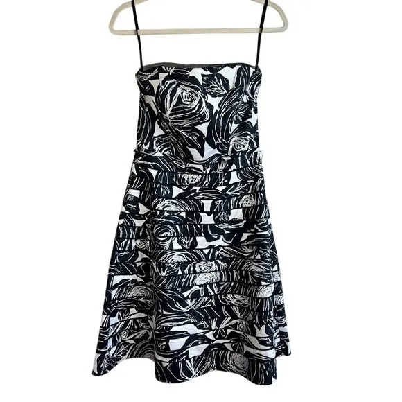 White House Black Market Floral Strapless Tiered Rose Print Mini‎ Dress Size 4 - Image 2
