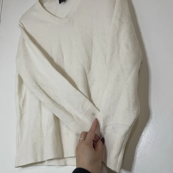 QUINCE. mongolian cashmere vneck knit ivory cream sweater medium - Image 3