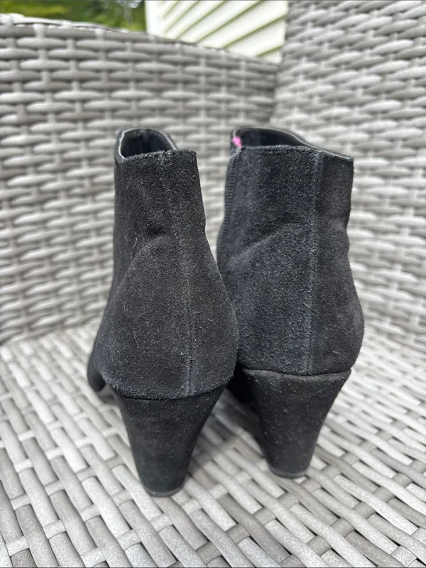 Dolce Vita Black Suede Ankle Zipper Heeled Boots - Image 4