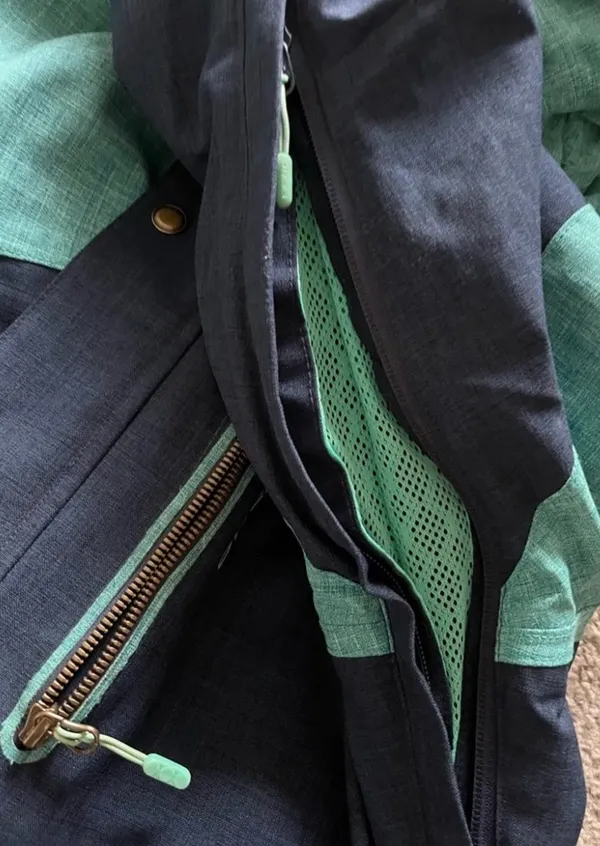 O’Neill Snowboarding Jacket - Image 6