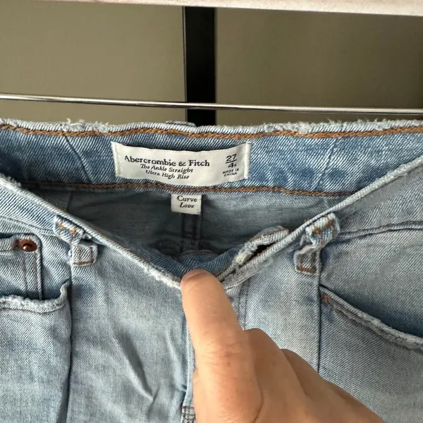 Abercrombie & Fitch Curve Love Ankle Straight Ultra High Rise 27 /4 - Image 3