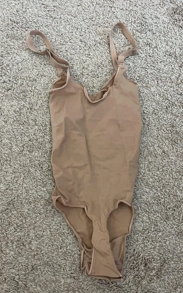 SKIMS Bodysuit - Image 3