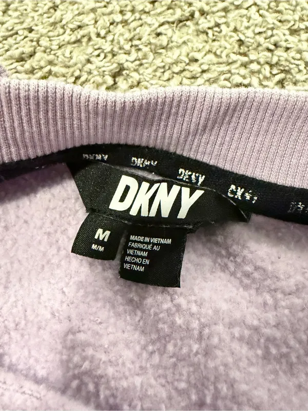 Women’s DKNY Purple Lilac Crewneck Sweater Long sleeve Size Medium Lavender EUC - Image 3