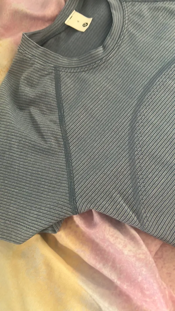 Lululemon crop top short sleeve  - Image 3