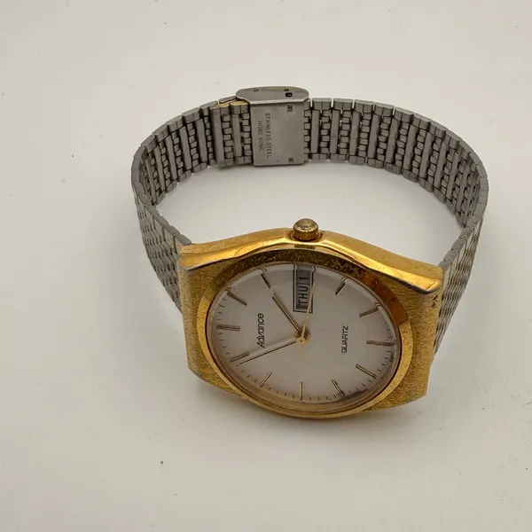Vintage Advance Quartz Day-Date Men's Wristwatch - 80s/90s Working New Battery - Image 5