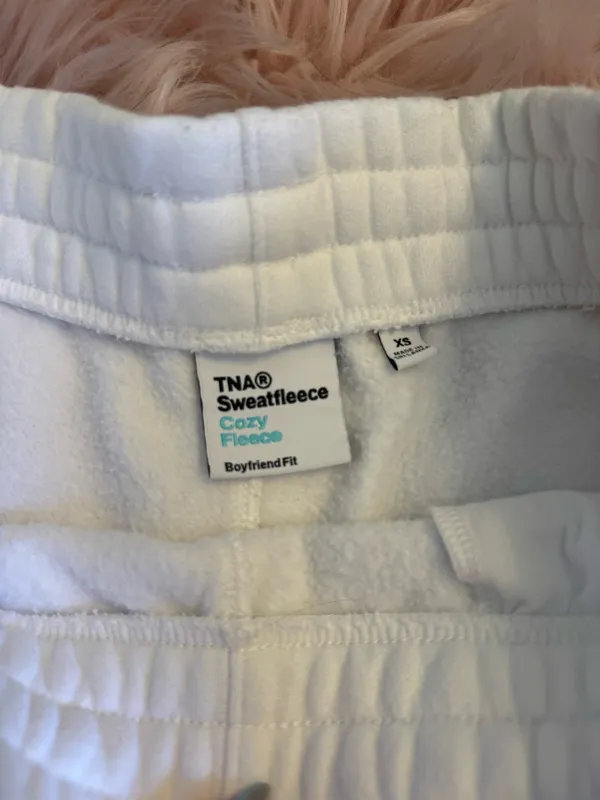 TNA Aritzia Fleece Cozy Shorts - Image 2