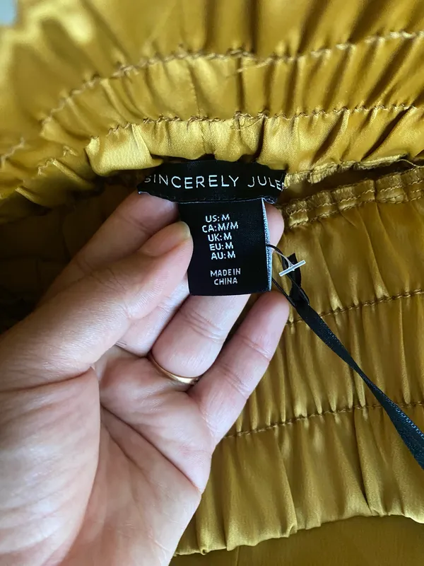 Sincerly Jules Women’s Size M Gold Satin High Waisted Wide Leg Pants NWT - Image 10