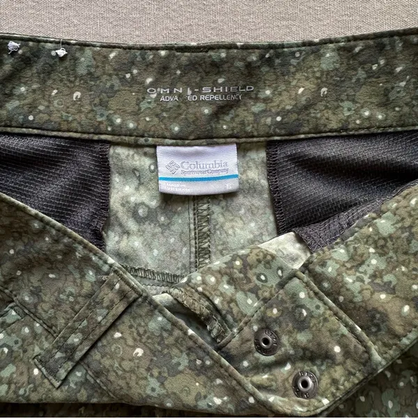Columbia Green Patterned Outdoor Shorts - Image 2