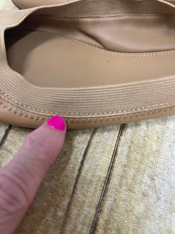 Tory Burch Women's Nude Leather Ballet Flats with Gold Emblem size 6.5 - Image 8
