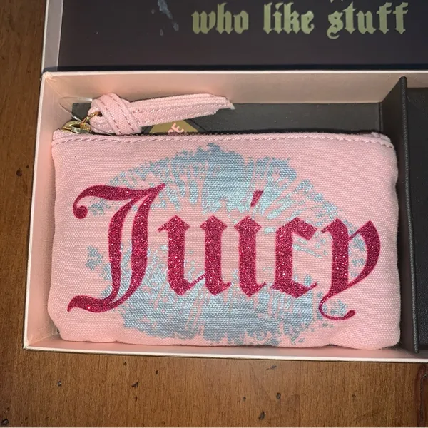 Retro Juicy Couture Pam & Gela Wristlet Wallet with Silver Heart Key Chain - Image 3