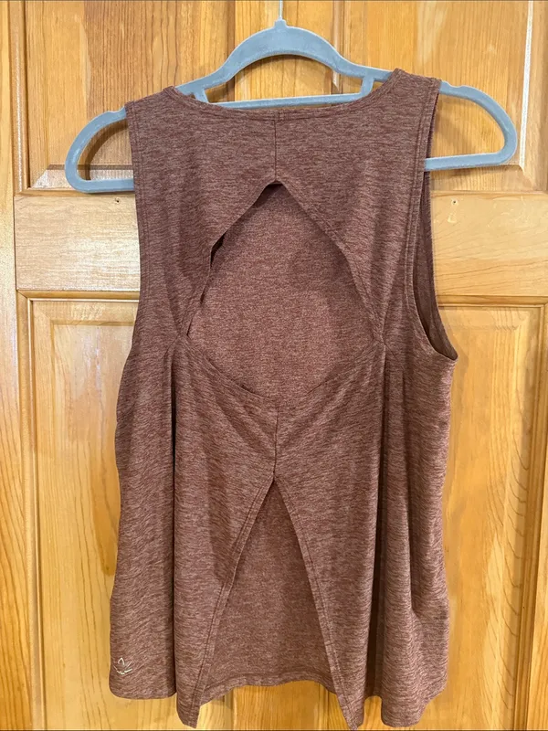 Beyond yoga all about it split back yoga tank size large . - Image 3