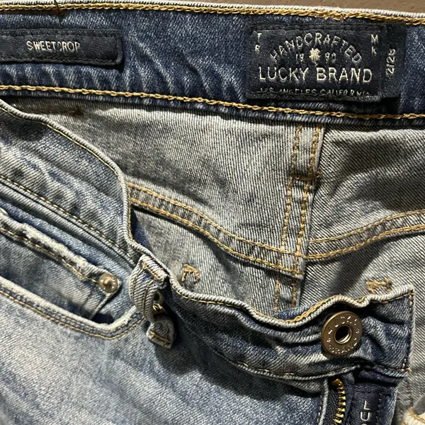 Lucky brand Low Rise Jeans - Image 4