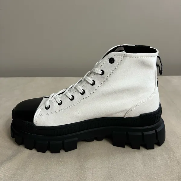 🔥 Palladium Revolt Hi TX Women’s Star White Platform Boots – NWT 🔥 Size 9 - Image 3