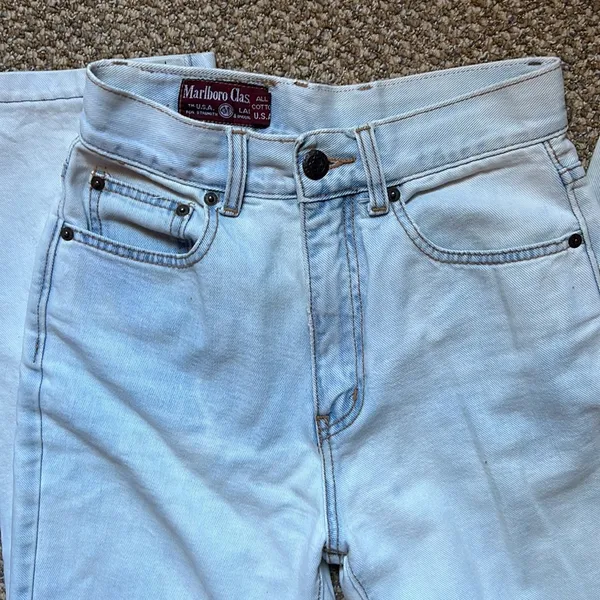 Vintage Marlboro Classics light wash, high waist cigarette jeans - Image 12