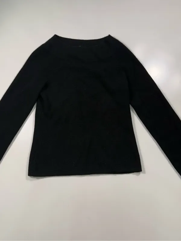 Avellini 100% Cashmere Black Crewneck Sweater Size Small - Image 2