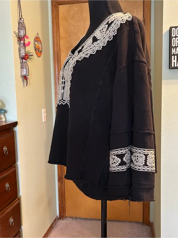 Free People Santa Maria pullover black & cream geometric embroidery size M - Image 4