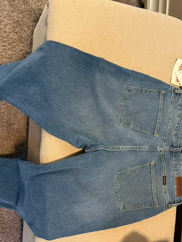 New Wrangler Women High Rise Boot Cut jeans - Image 5