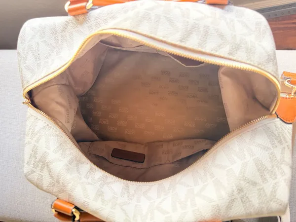 Michel Kors Beige Duffle Bag - Image 6