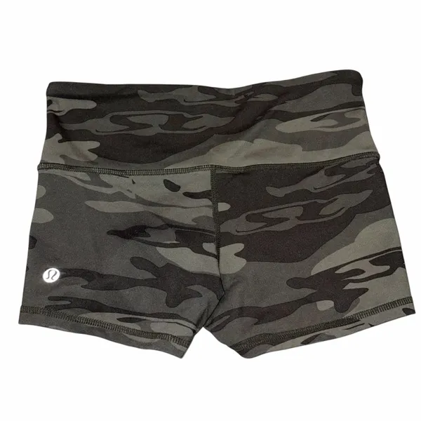 Lululemon Wren/Retro Green Camo Boogie Shorts size 2 - Image 5