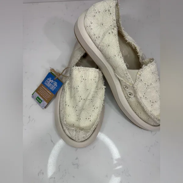 Sanuk Women's Cream Moccasins - Image 2