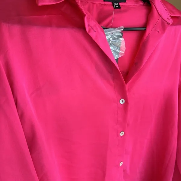 NWT Boutique Hot Pink Women Medium Satin Long Sleeve‎ Collared Button Up Top - Image 2