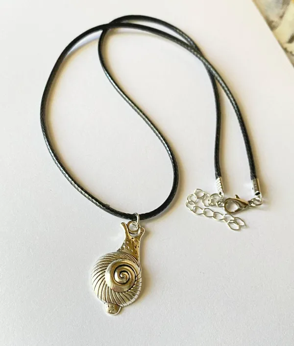 Handmade Kawaii funky simple snail necklace🐌🌼🍃🌀 - Image 4