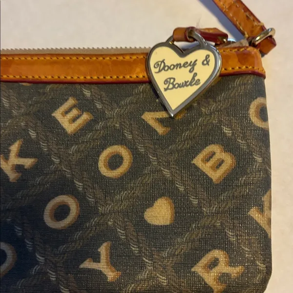 Dooney& Bourke Signature Coated Wristlet Clutch Tan And Light Black Cream Color - Image 2