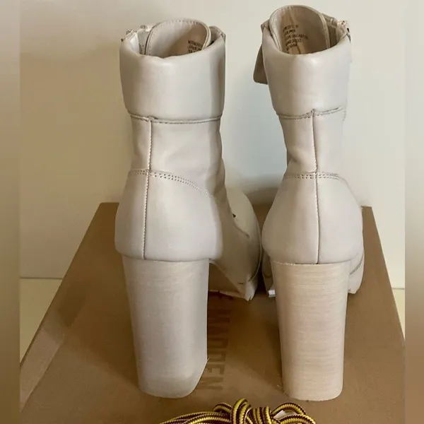 Steve madden bone leather lace up boots, size 9 - Image 4