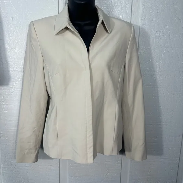 Kate Hill Petites Tan Zip Front Blazer Size 2P EUC - Image 2