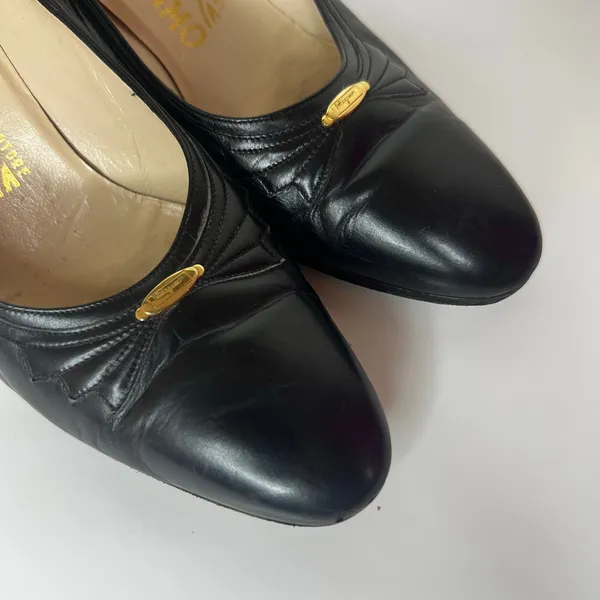 Salvatore Ferragamo VTG Vintage black leather pumps 6.5 B Narrow Florence Italy - Image 2