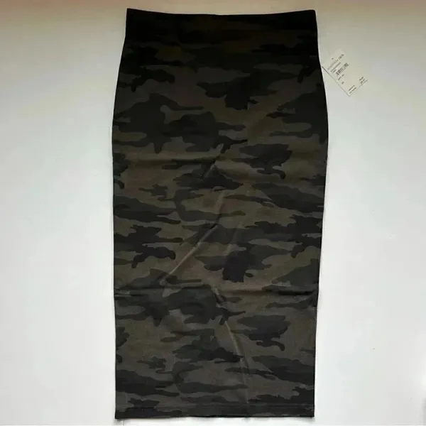 Sanctuary Camo Print Ponte Pencil Skirt Size X-Small NWT - Image 2