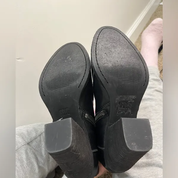 Frye Essa Seam Bootie Black Leather Western Almond Toe Ankle Zip Sz 6.5 - Image 15