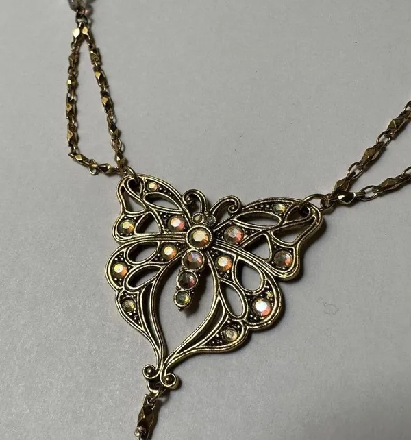 Women’s Pretty Signed Avon Gold Tone / Rhinestone Butterfly Beaded Necklace - Image 3