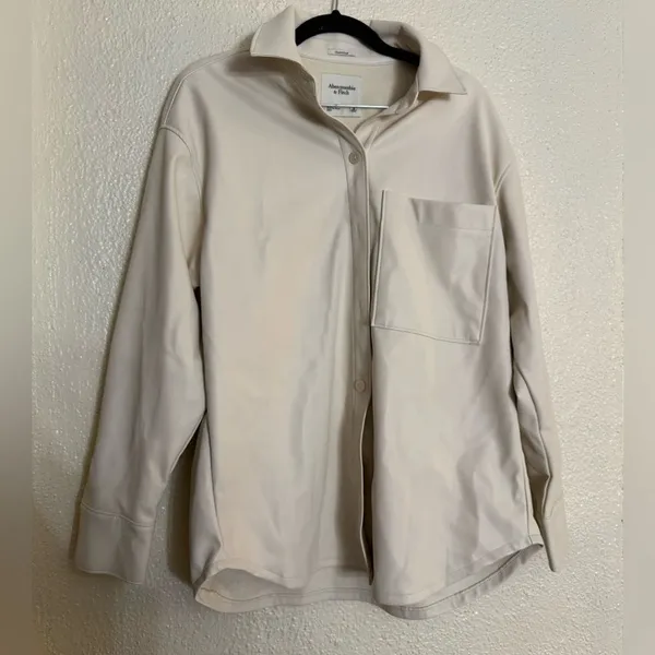 Abercrombie and Fitch Faux Leather jacket cream color size Small oversized fit - Image 4
