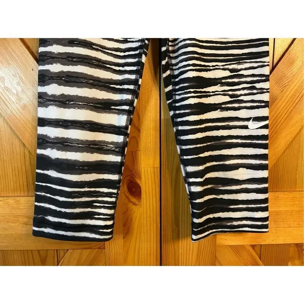 Nike Pro Zebra Capri Pants Womens Size Small Black & White (0352) - Image 2