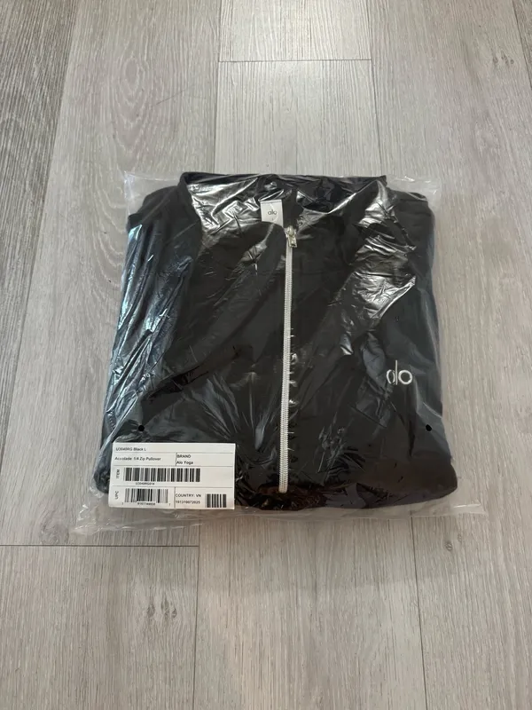 Alo yoga 1/4 sweatshirt large  - Image 7