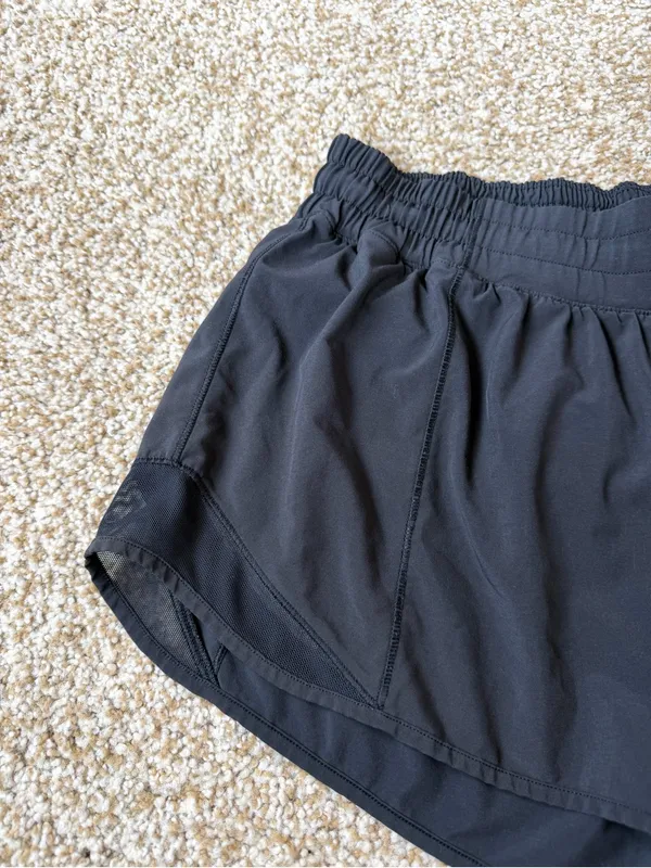Lululemon Hotty Hot Shorts Black 3.5” Inseam Lined Run Gym Size 6 - Image 4