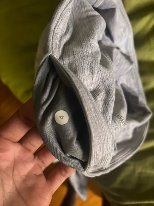 Lululemon Gray Cropped Leggings Size 4 - Image 5