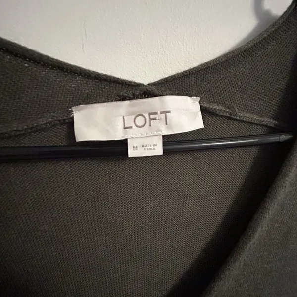 Loft Soft Knit V-Neck Pullover Lightweight Sweater Shirt Olive‎ Green Size M - Image 4